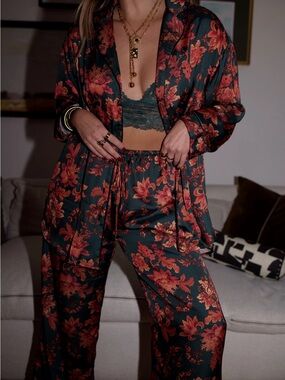 HDYWT satin pajama set in lotus print small